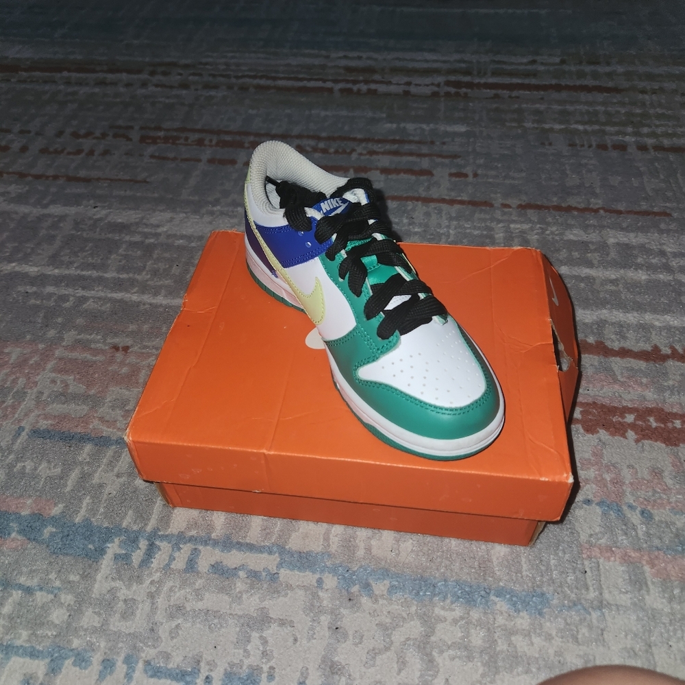 Nikes shoes - Picture 3 of 13